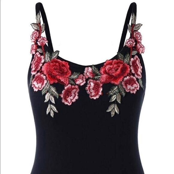 Tank top Rose appliqué embellished tank beautiful - Picture 1 of 10
